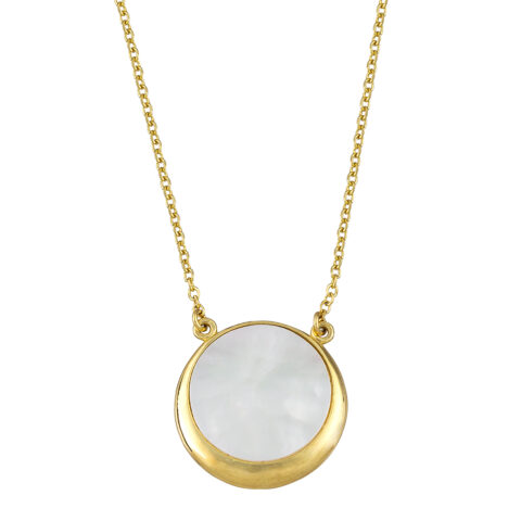 Χρυσό κολιέ με κλασική αλυσίδα και κρεμαστό μενταγιόν σε κυκλικό σχήμα. Το μενταγιόν αποτελείται από mother of pearl με χρυσό πλαίσιο.