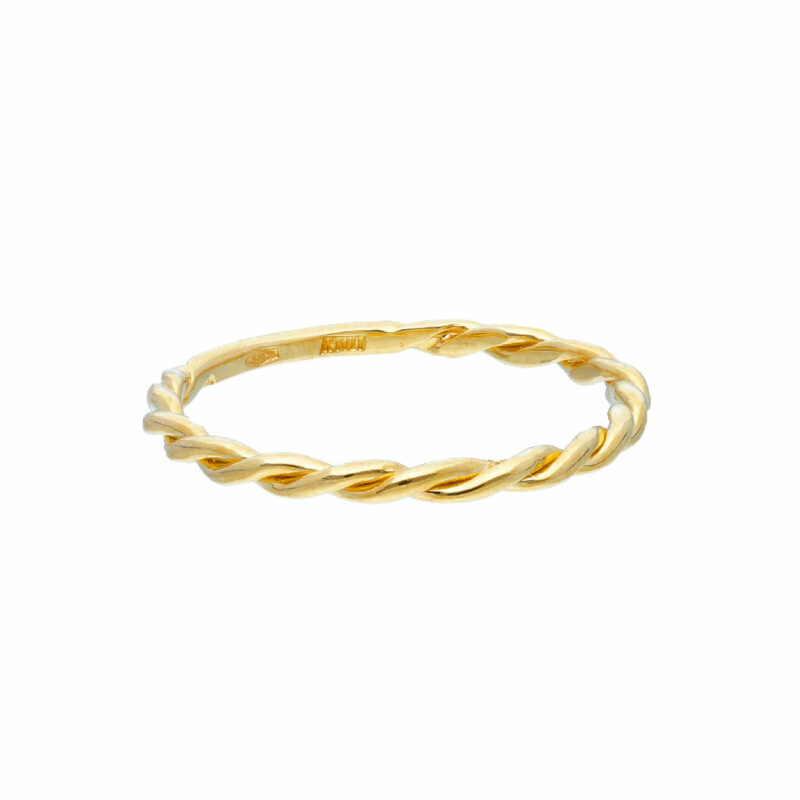 Χρυσό δαχτυλίδι 14Κ σε λεπτή γραμμή και στριφτό σχέδιο. Ιδανικό να φορεθεί μόνο του όπως και μαζί με άλλα δαχτυλίδια καθ' όλη τη διάρκεια της ημέρας.