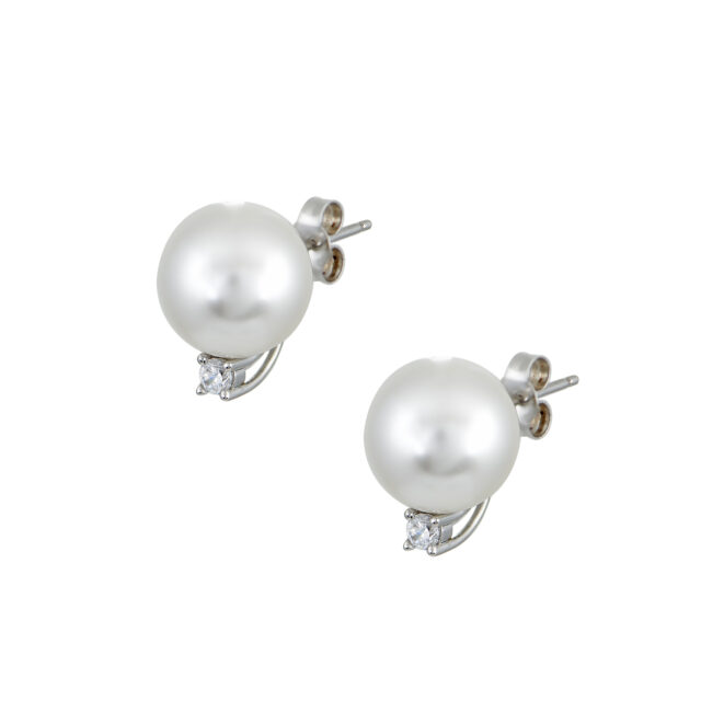 Ασημένια σκουλαρίκια με λευκό στρογγυλό μαργαριτάρι